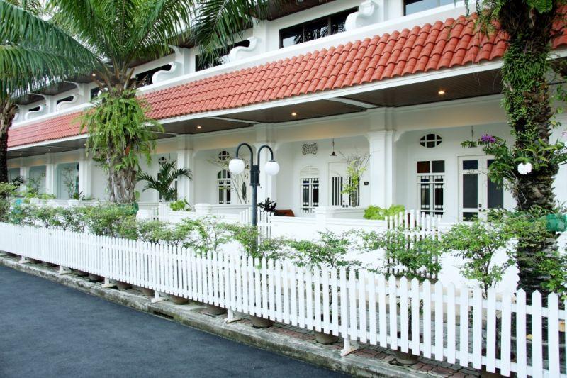 The Old Phuket Karon Beach Resort (Ex.the Old Phuket Hotel) 3* - смотреть фото 6 Отель The Old Phuket Karon Beach Resort (Ex.the Old Phuket Hotel) 3*, Пхукет - фото 6
