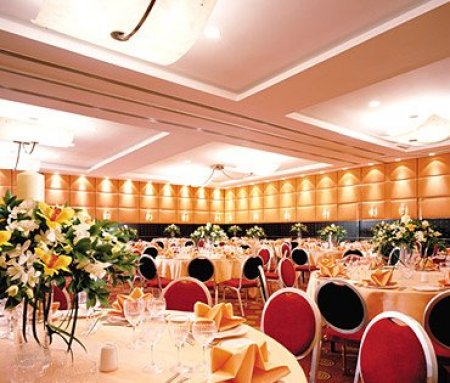 Отель Traders Hotel Qaryat Al Beri 4*,  - фото 7