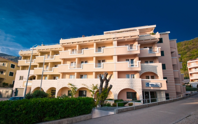 Отель W Grand Hotel 3*, Петровац - фото 1