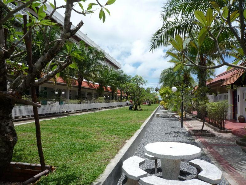 The Old Phuket Karon Beach Resort (Ex.the Old Phuket Hotel) 3* - смотреть фото 4 Отель The Old Phuket Karon Beach Resort (Ex.the Old Phuket Hotel) 3*, Пхукет - фото 4