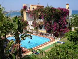 Отель Iliostasi Beach Apts – подобрать тур Горящие туры в отель Iliostasi Beach Apts 3*, Сингапур