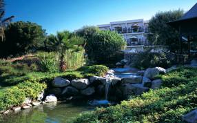 Отель JA Palm Tree Court – подобрать тур Горящие туры в отель JA Palm Tree Court 5*, Дубаи,